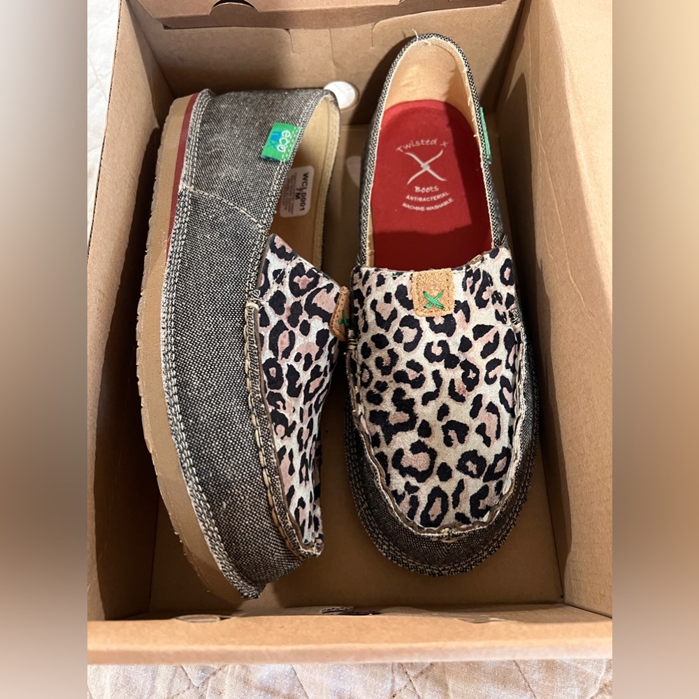 Woman’s Twisted X slip on shoes